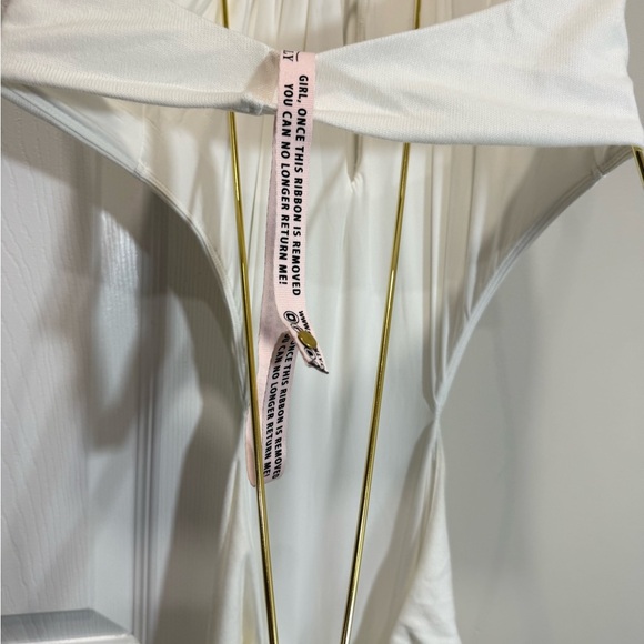 Oh Polly Calantha
Cut-Out Halterneck Maxi Dress in White SZ XL - Picture 2 of 9